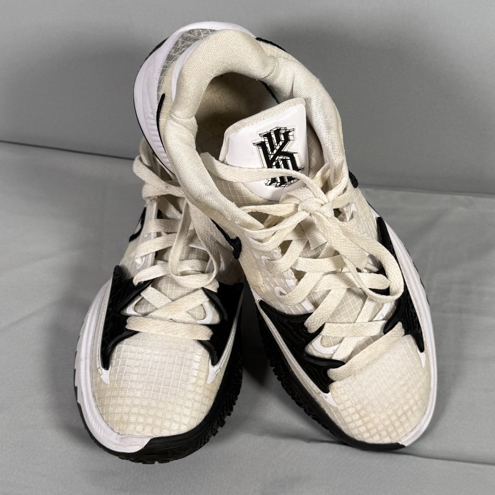 NIKE KYRIE LOW 4TB WHITE BLACK SZ 6 MENS 7.5 Women DA7803-100‎ - Picture 3 of 9